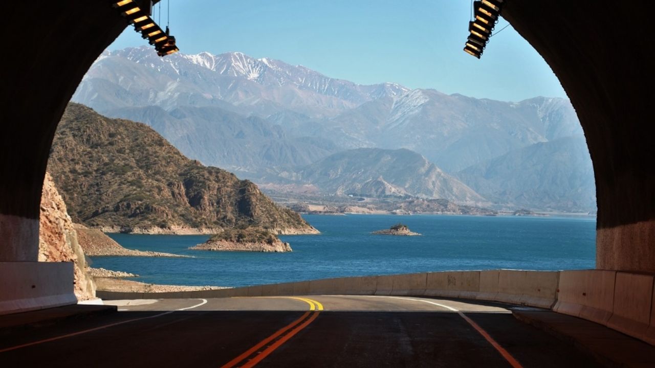 Potrerillos tunel para fotos en Mendoza